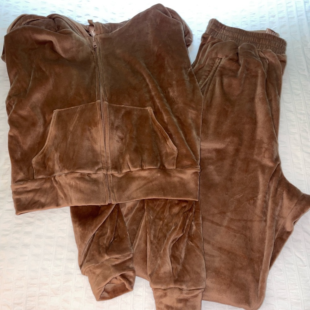 Skims velour lounge set